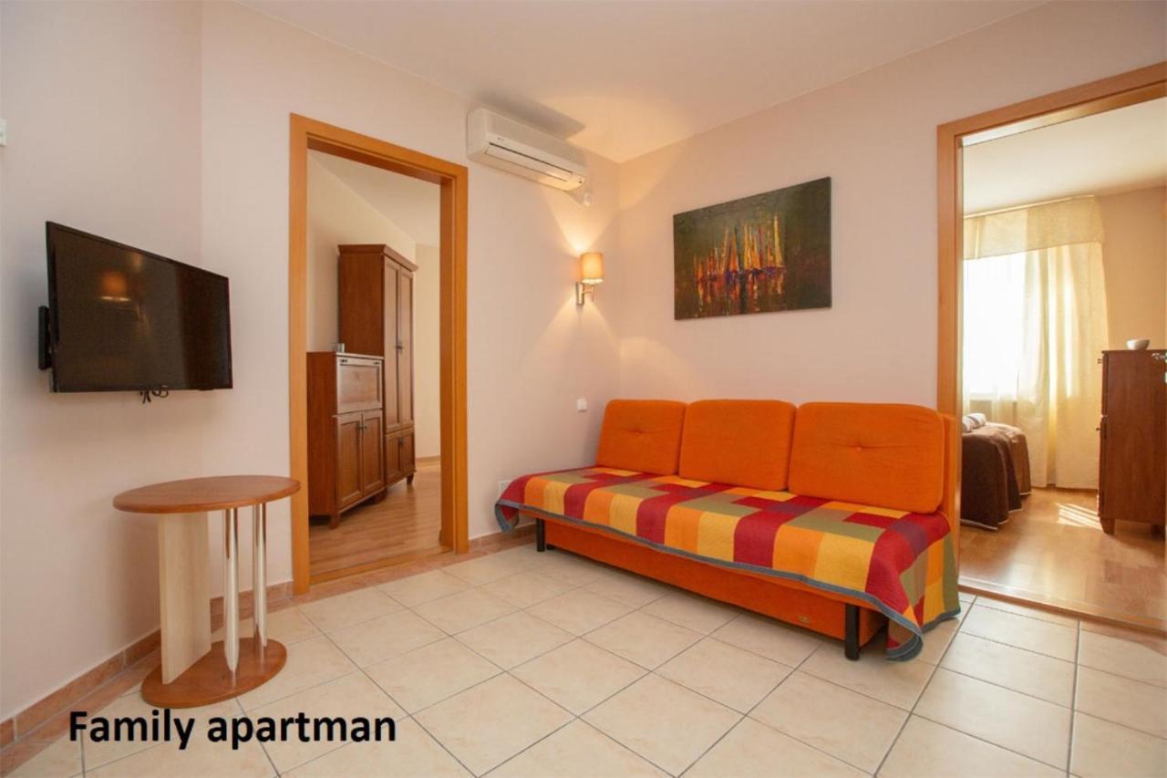 Liza Apartmanok ไฮจ์ดุสโซบอสโล ภายนอก รูปภาพ